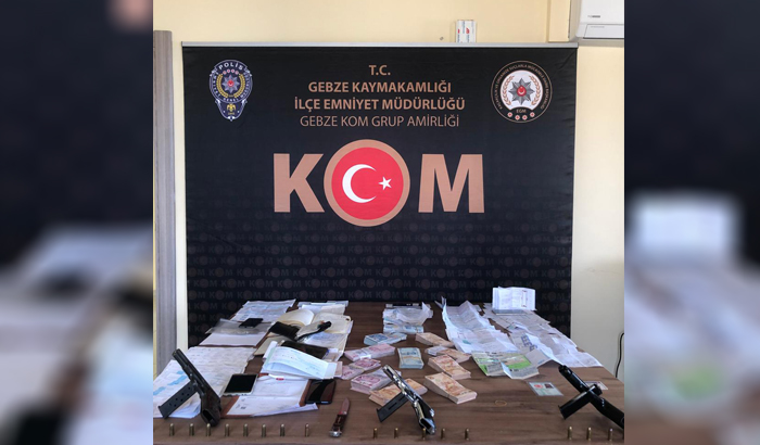 100 bin lira, silah ve borçlu ajandaları ele geçirildi