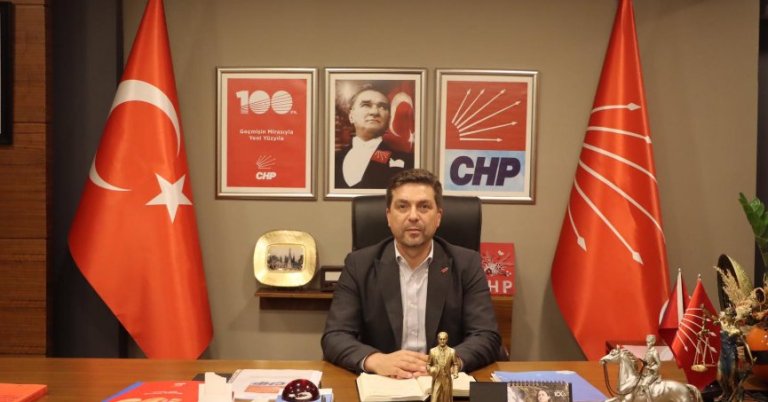 Bülent Sarı: 'Türkiye’yi Yahudiler kurmuştur' diyen birine nasıl plaket verebildiniz!