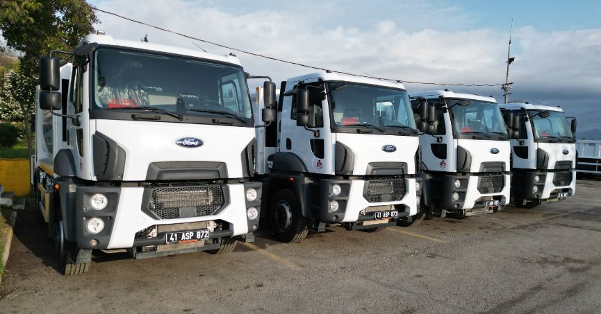 İzmit Belediyesi 3 yeni çöp kamyonu daha satın aldı 