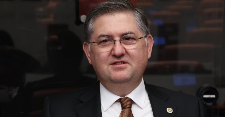 Yıldızlı isyan etti: Vergiyi Kocaeli veriyor ama her gün elektrik kesiliyor!