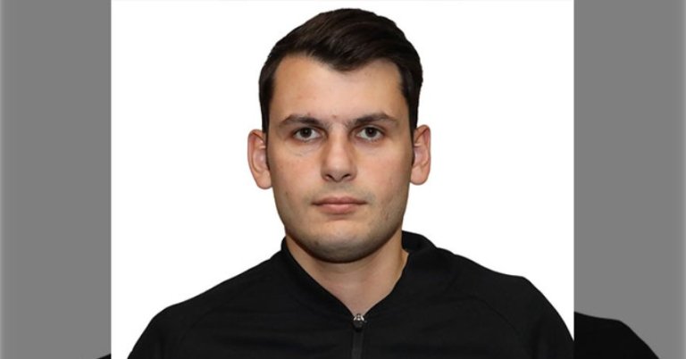 Kırmızı kart gören futbolcu hakemi bıçakladı