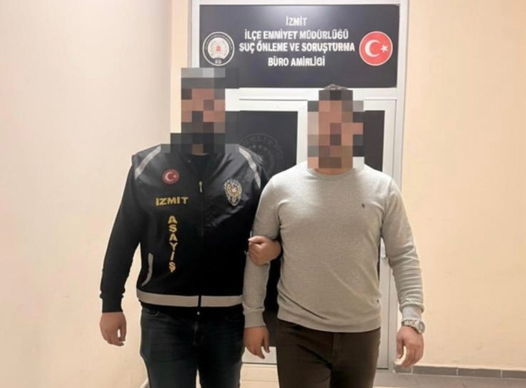 İzmit’te Dolandırıcılık Suçundan Aranan Şahıs Yakalandı!