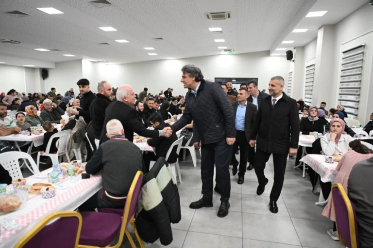Başkan Kocaman’dan Kartepe’de Gönül Sofrası Ziyareti