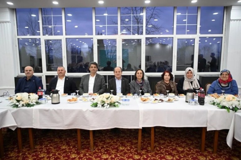 Başkan Kocaman muhtarlarla iftar sofrasında buluştu