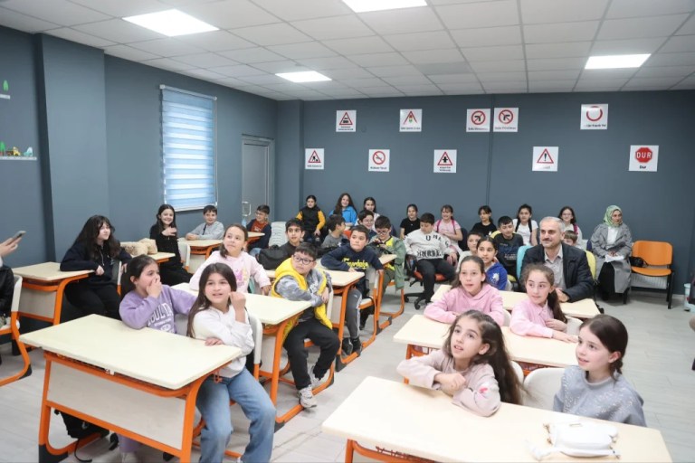 Çayırovalı minikler trafik eğitiminde