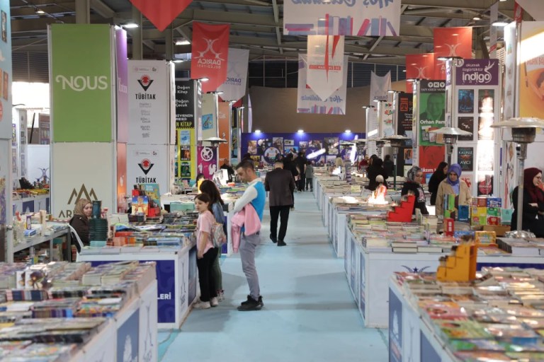Darıca Kitap Fuarı Kitapseverlerle Doldu Taştı