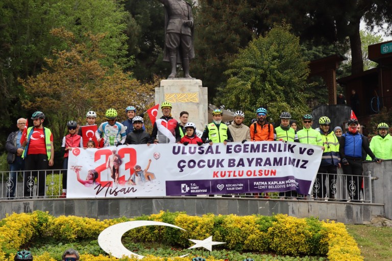 İzmit’te, 23 Nisan coşkusu bisiklet turu ile yaşandı