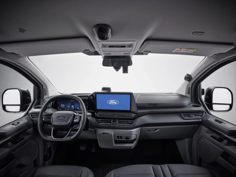 Yeni Ford Tourneo Custom 9+1 Türkiye’de!