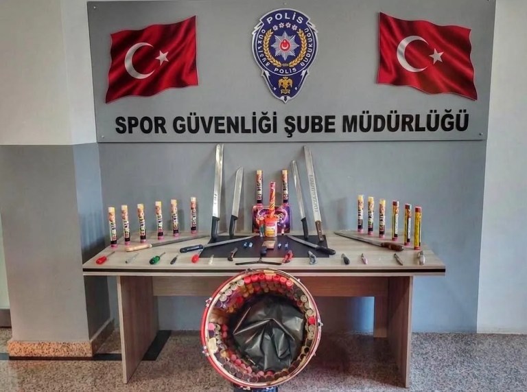Deplasman Otobüsünden Cephanelik Çıktı