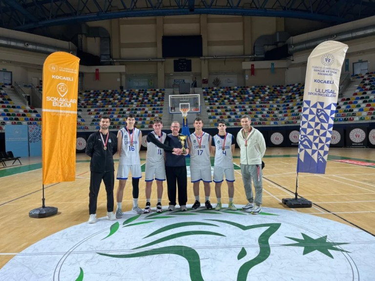Çayırova’dan basketbolda il şampiyonluğu!