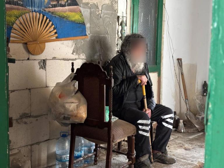 Çöp evin altından dram çıktı: Bir senedir dışarı çıkmıyorum