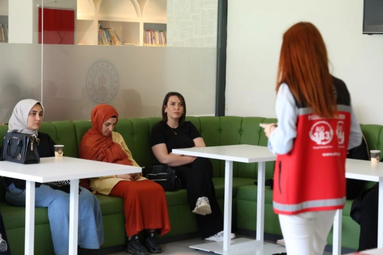 Kartepe’de ebeveynlere dijitalleşme eğitimi