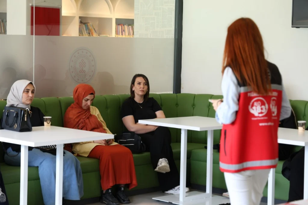 Kartepe’de ebeveynlere dijitalleşme eğitimi