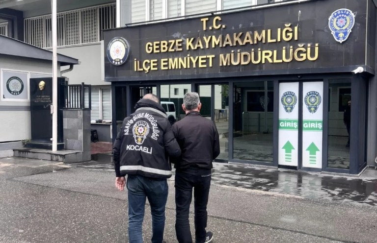 Kocaeli’de silah suçlusu kıskıvrak yakalandı!