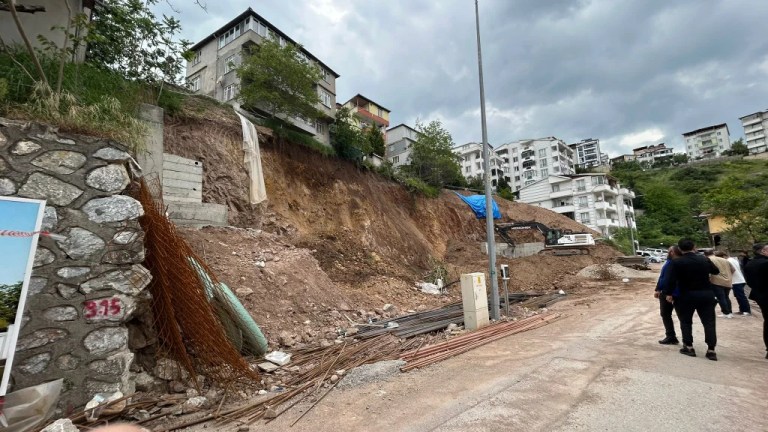 Toprak kaymasına İzmit Belediyesi’nden ağır ceza!