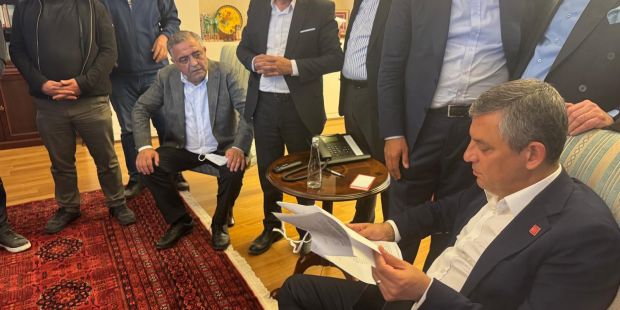 Arcan karar tebliğ edildiği anda Özel’in yanındaydı