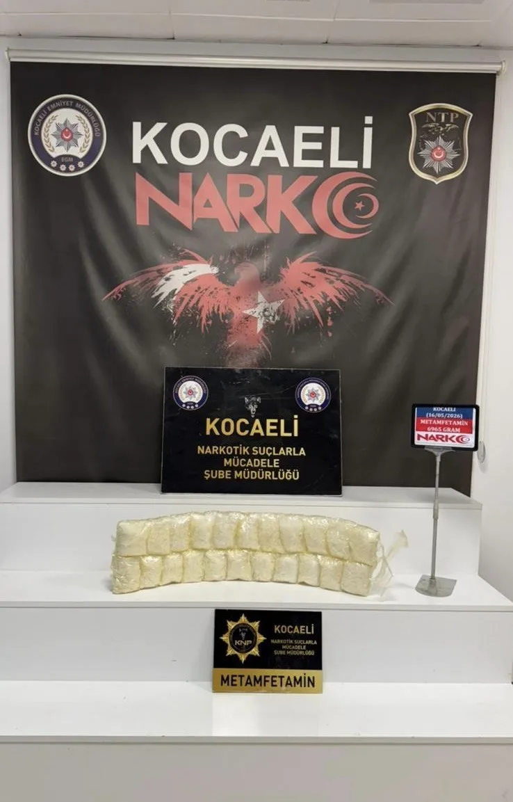 Vücutlarına Sarılı Uyuşturucuyla Yakalandılar!