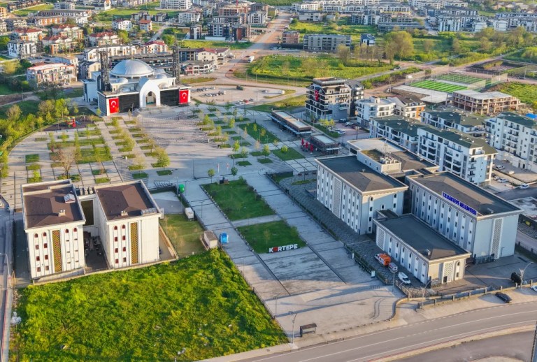 Kartepe’de Bayramlaşma Kent Meydanı’nda
