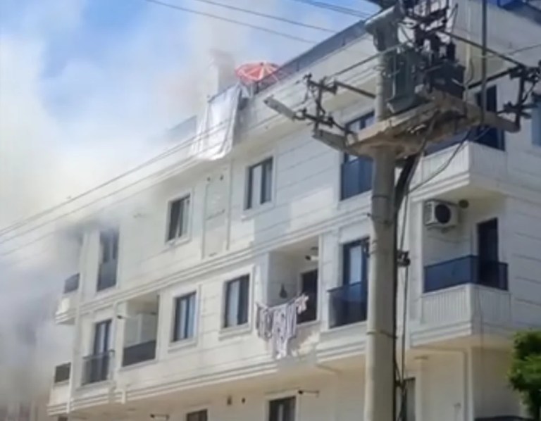 Darıca’da hamile anne ve 2 çocuğu yangından kurtarıldı!