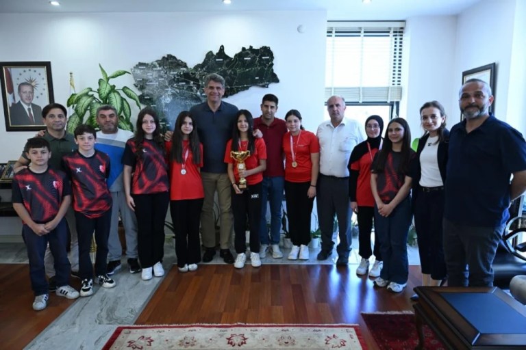 Genç Sporcular Başarılarını Başkan Kocaman’la Paylaştı