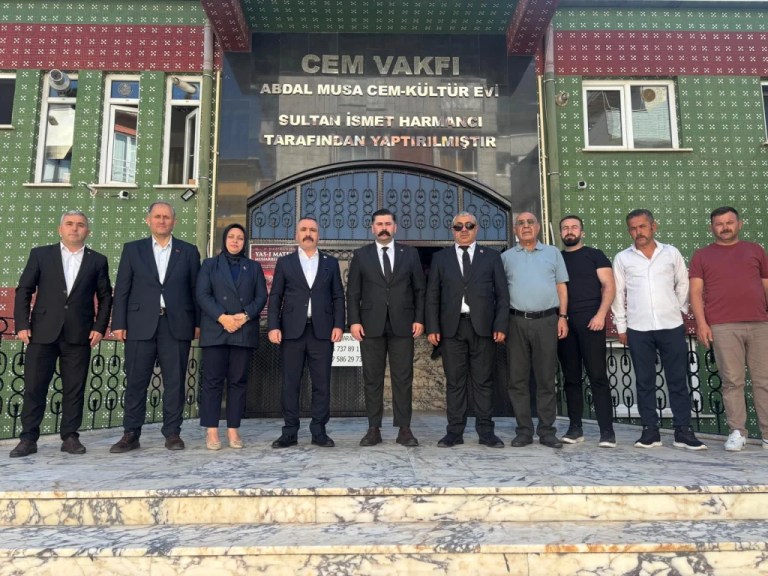 MHP Dilovası Teşkilatı Cemevi Programına Katıldı