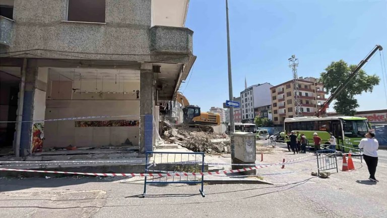 Gebze'de riskli binalar yıkılıyor!