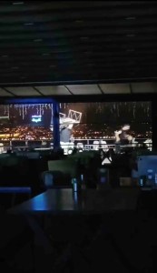 İzmit'te bıçaklı ve koltuklu kavga kamerada!