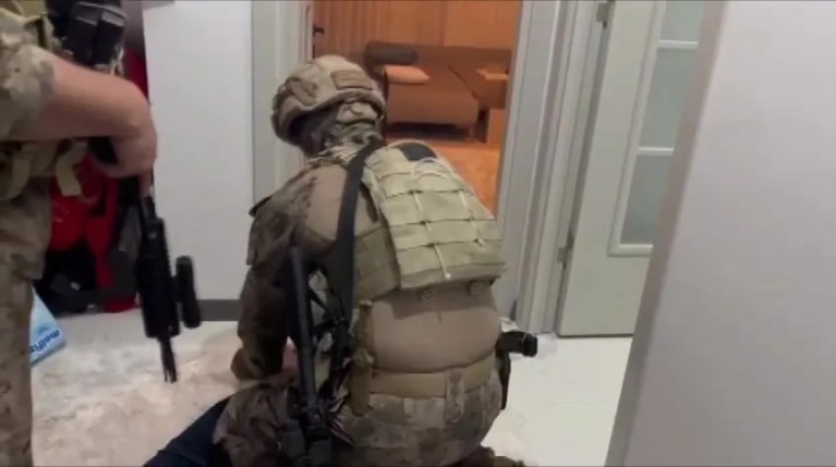 Firari hükümlü koçbaşıyla yakalandı!