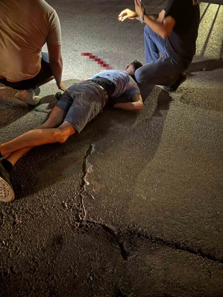 Körfez'de motosiklet yayaya çarptı: 2 ağır yaralı!
