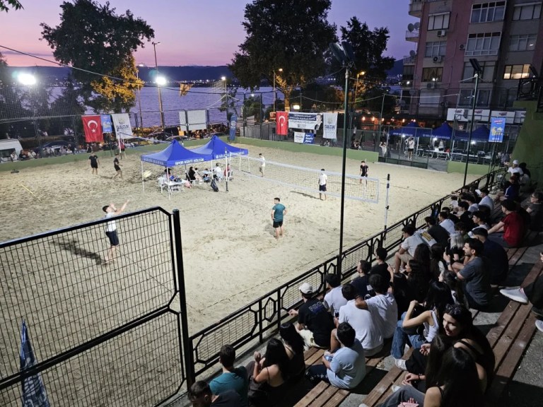 Gölcük'te Plaj Voleybolu Heyecanı Başlıyor! - 3. görsel