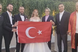 Meral Akşener İzmit’te Düğün Cemiyetine Katıldı