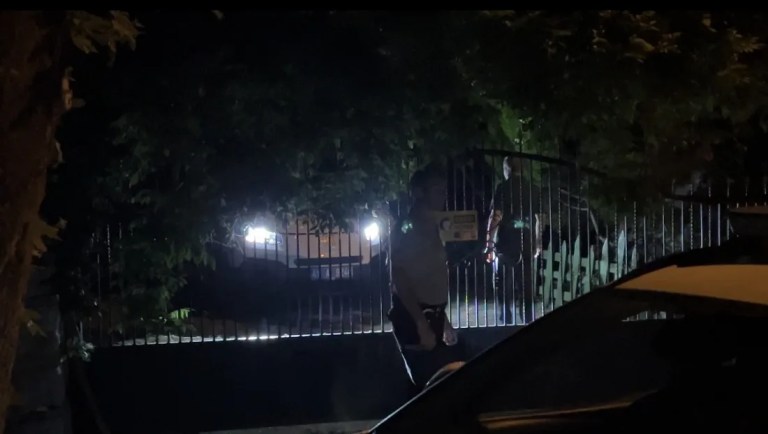 Deniz Akkaya evden polis zoruyla çıkarıldı!