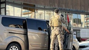Gebze’de kaçan şüpheli merdivenlerden düştü!