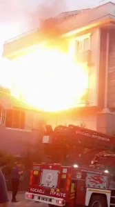 Darıca’da evde çıkan yangında doğalgaz patladı!