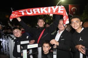 A Milli Futbol Takımı’nı otel önünde yüzlerce taraftar karşıladı