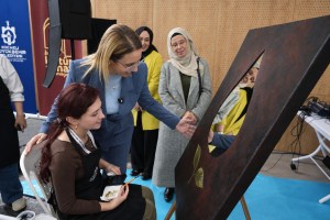 103. yıla 103 sanatçıdan sanatla kutlama