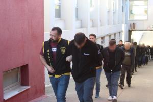 17 sigorta şirketini 76 kurgulanmış kazayla dolandırdılar