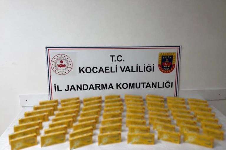 920 bin liralık 2 bin 830 paket kaçak ürün yakalandı