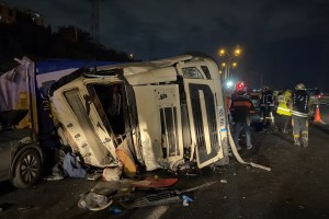 TEM’de feci ölüm: Kullandığı tırın altında kalan sürücü öldü, 2 yaralı